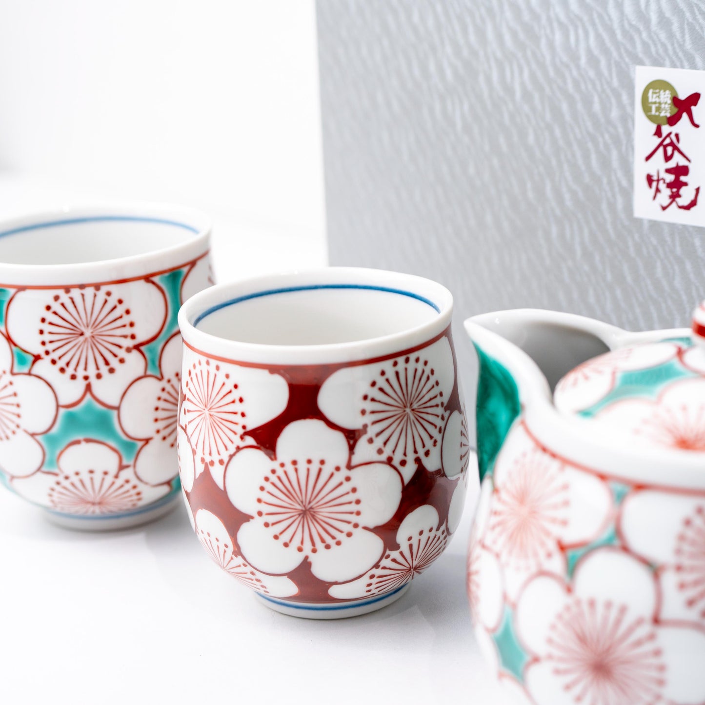 Decorative gift box with Kutani plum blossom tea set