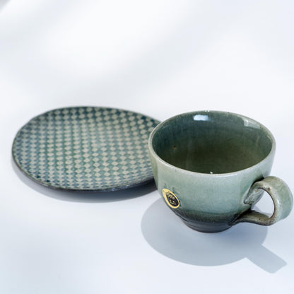 Full display of Shigaraki coffee cup and saucer set