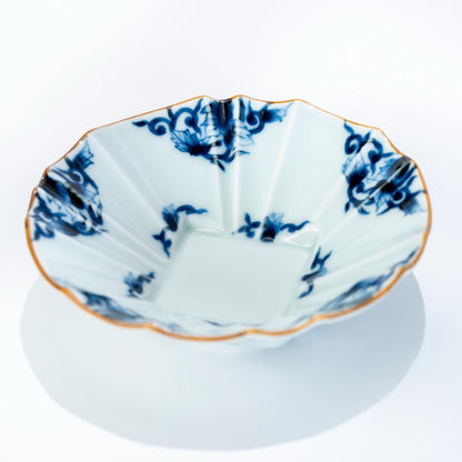 Arita ware blue arabesque porcelain bowl with scalloped cut-edge shape