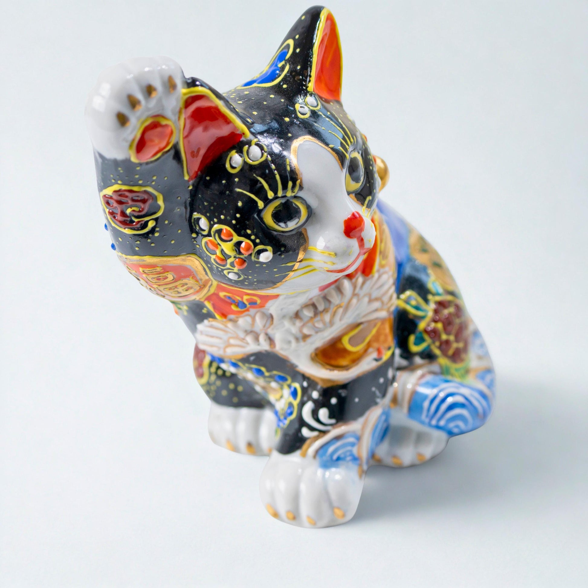 Front angle of black Kutani Maneki Neko statue