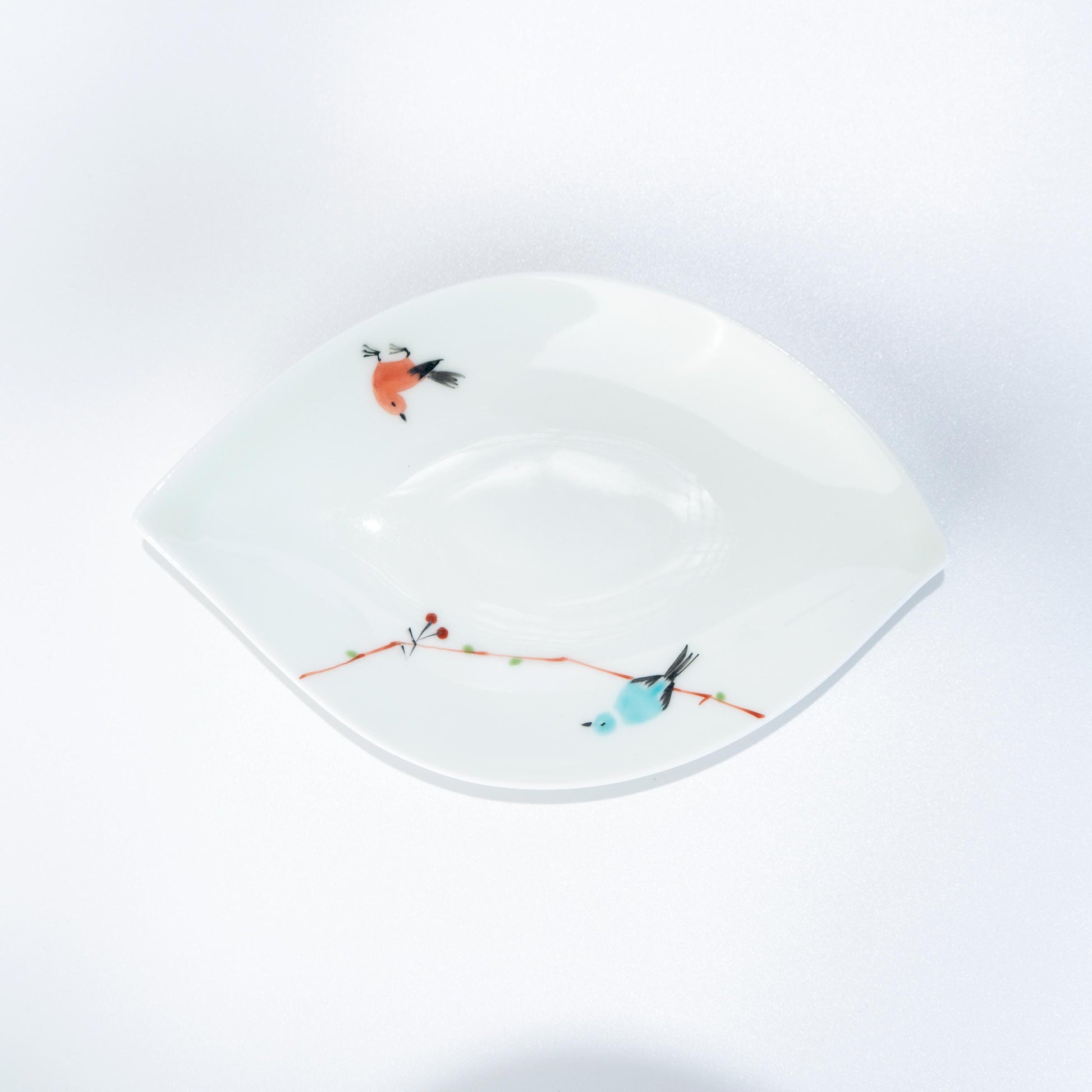 Top view of Arita Tsugumi bird dish showing hand-painted detail