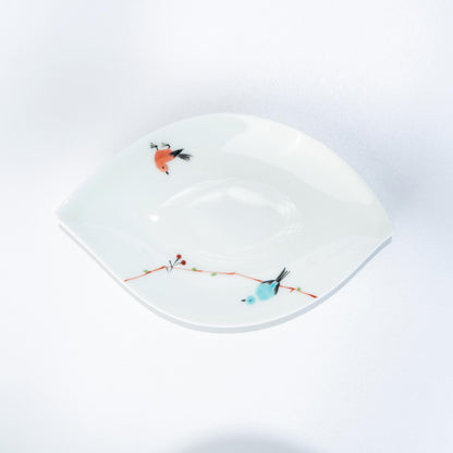 Top view of Arita Tsugumi bird dish showing hand-painted detail