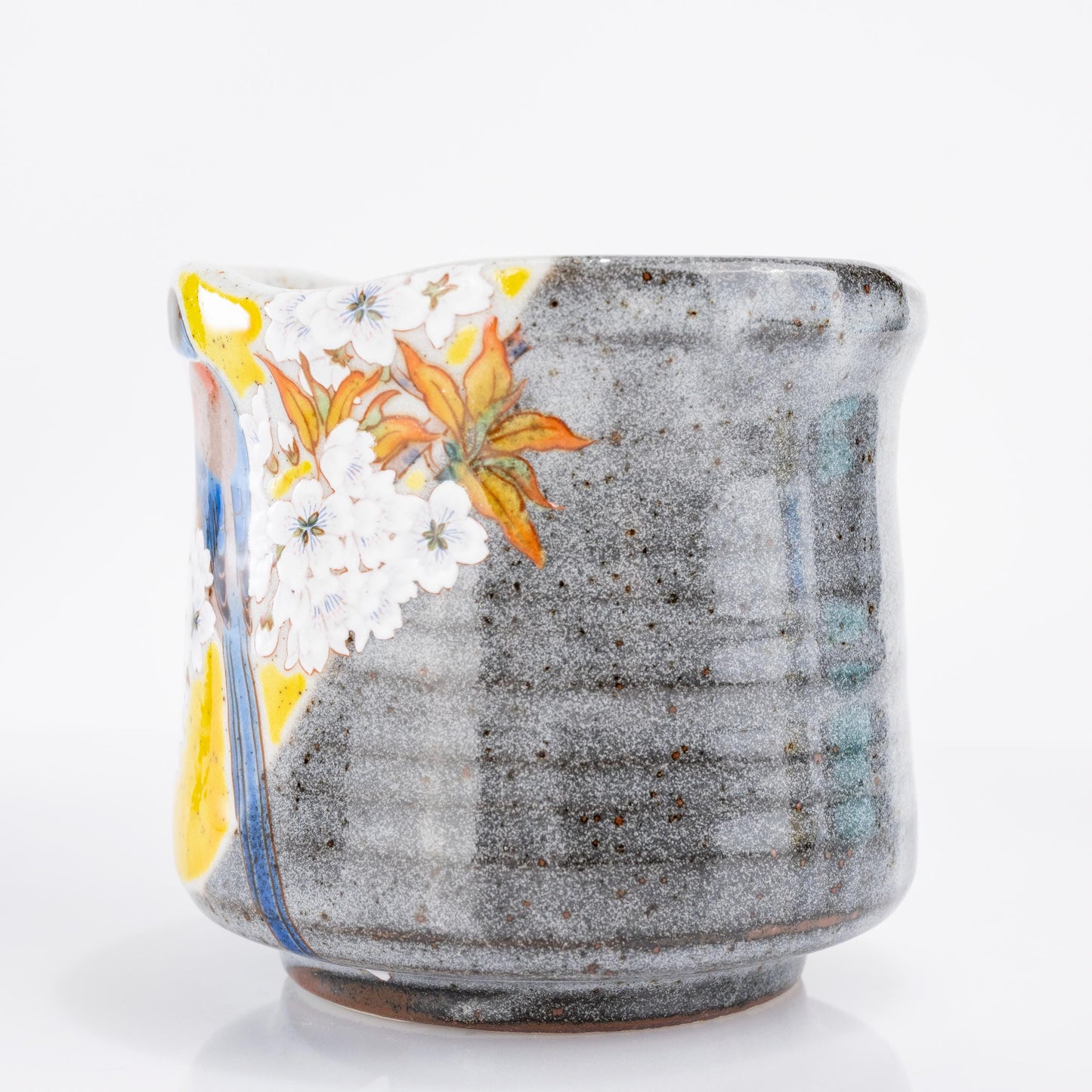 Side profile of hand-painted Kutani yunomi cup