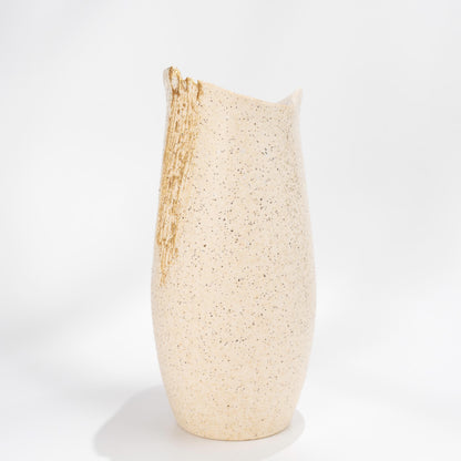 Side profile of Shigaraki ware white flower vase