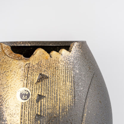 Top opening of black gold Shigaraki ikebana vase