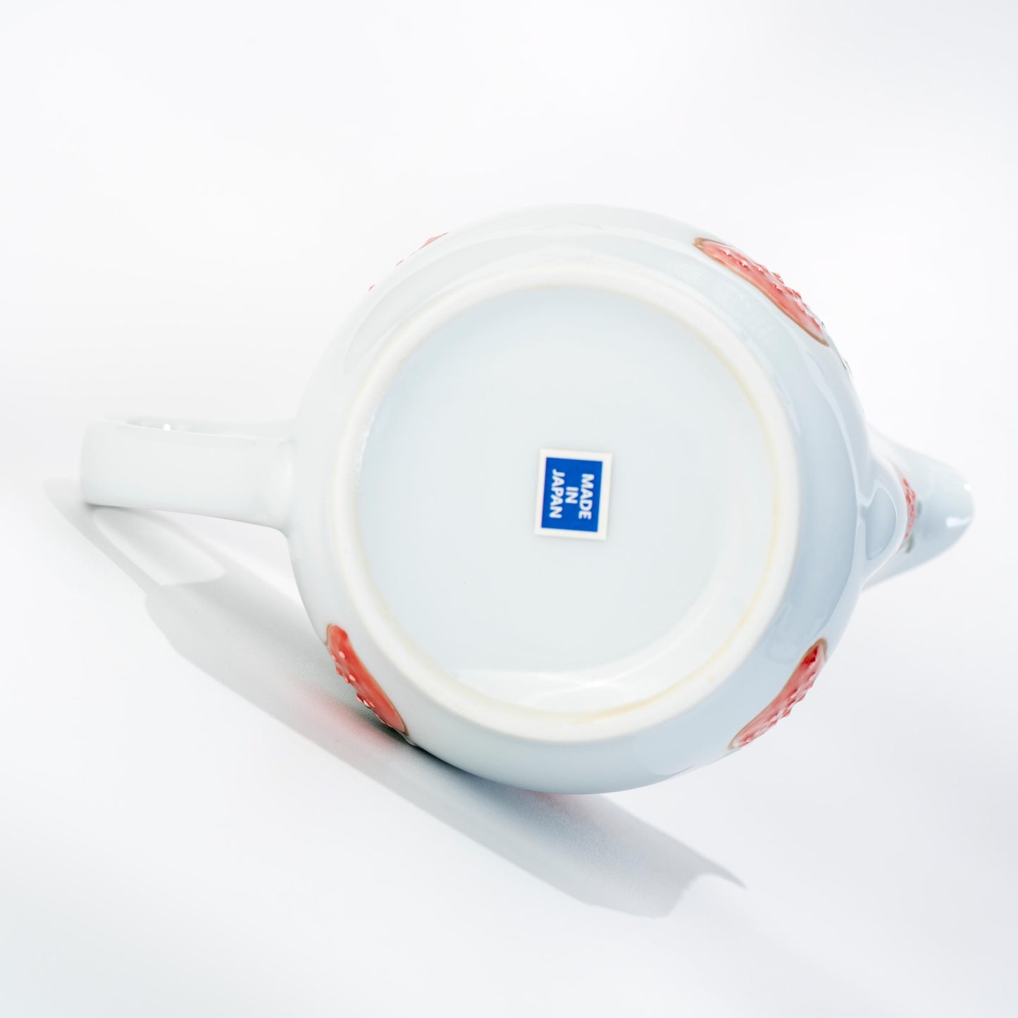 Details of the bottom of the teapot