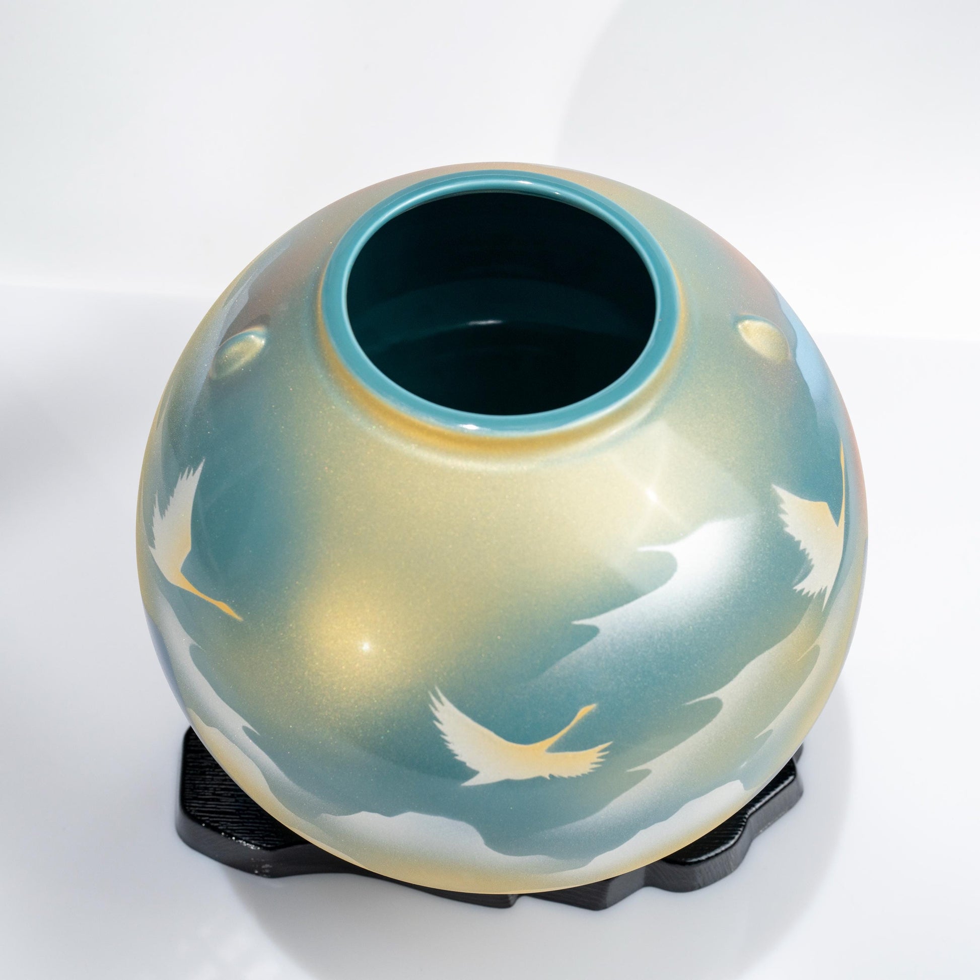Opening detail of round Kutani flower vase