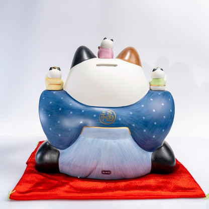 Side view of Yakushigama ceramic maneki neko figurine