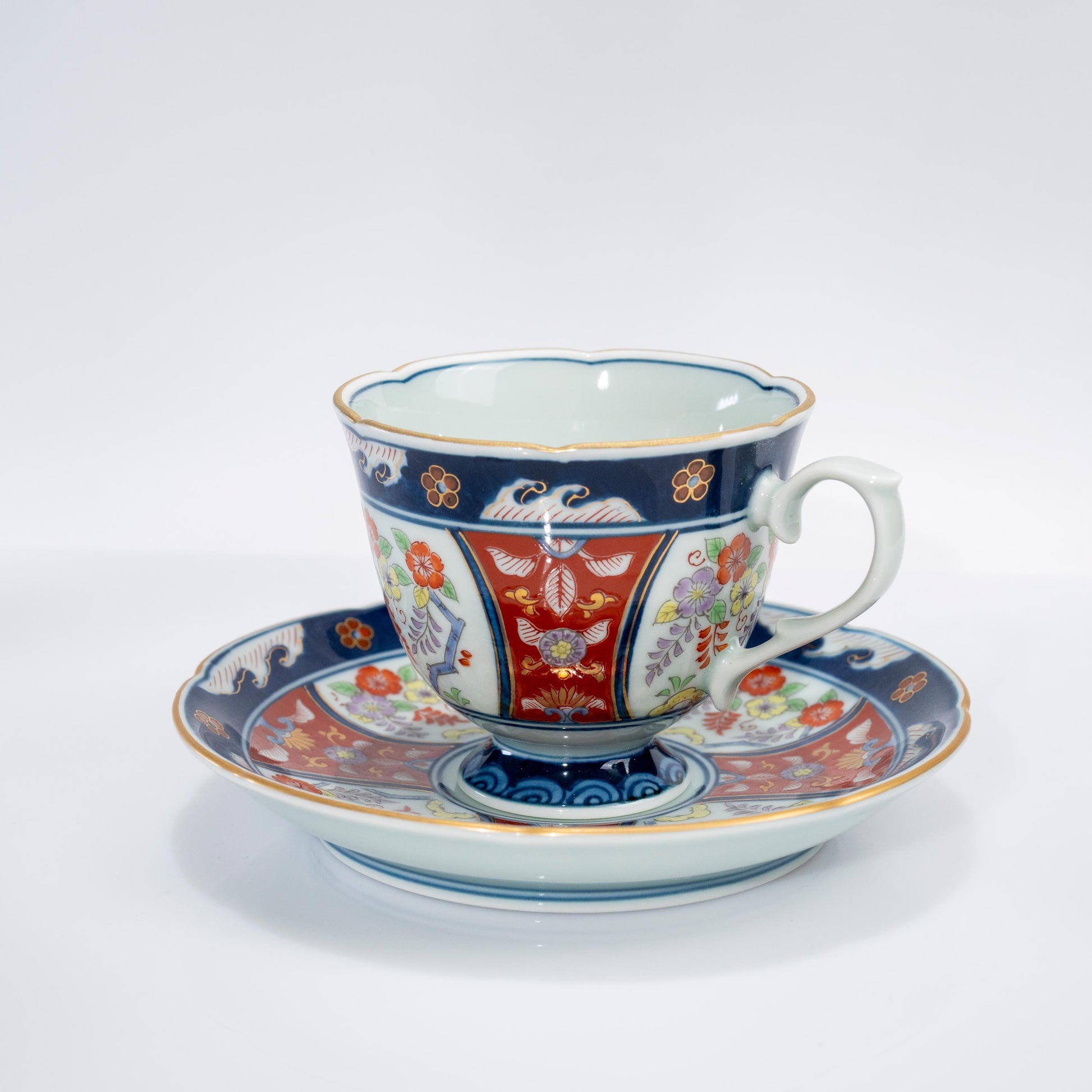 Underside of saucer showing porcelain foot ring and base