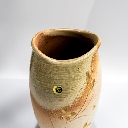 Top opening of tall Shigaraki Meiyo vase in stoneware