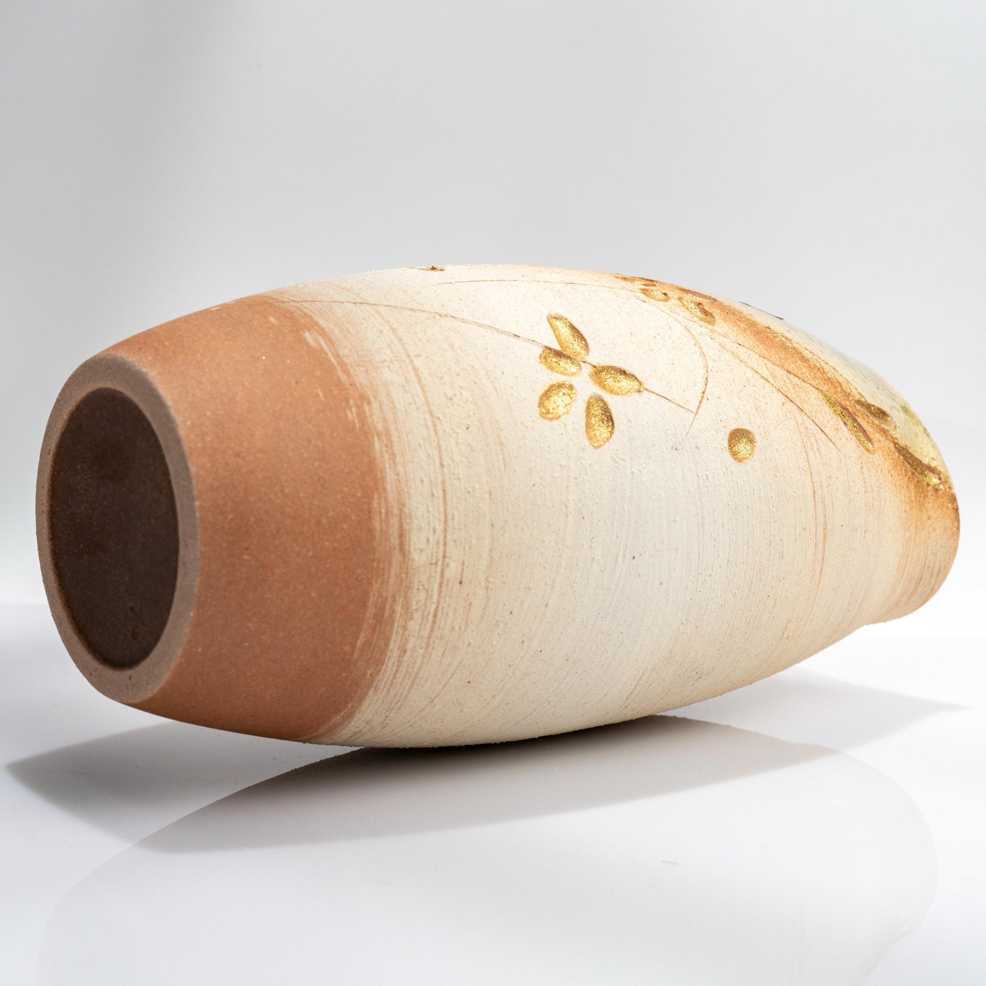Side view of Shigaraki tall vase showing opening and body shape