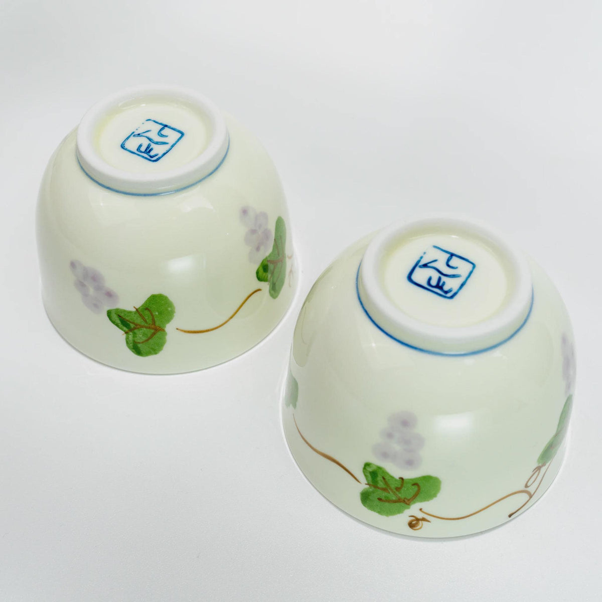 Arita grape tea set with rabbit-lid teapot