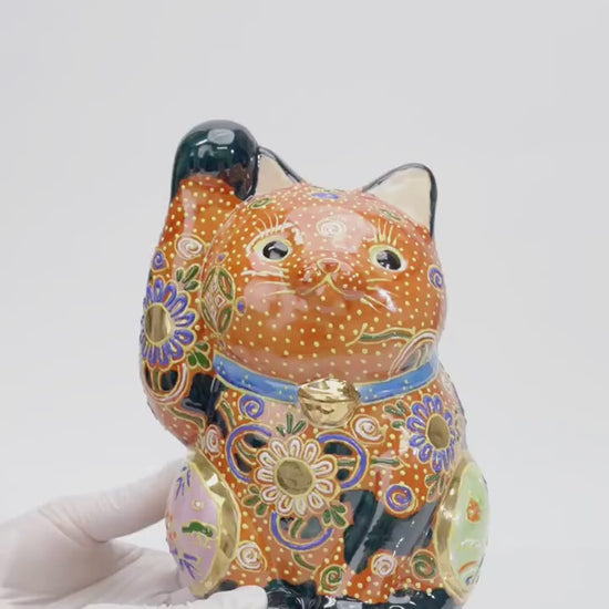 Video showing the Kutani Cha-Mori lucky cat from multiple angles.