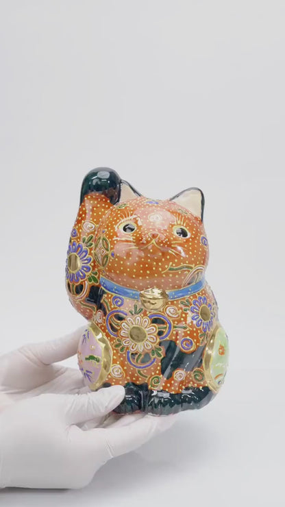 Video showing the Kutani Cha-Mori lucky cat from multiple angles.