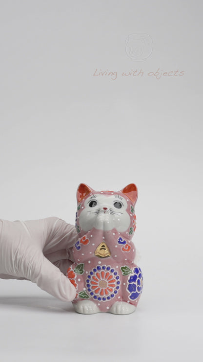 Pink Kutani praying cat with joined paws and raised floral decoration, shown in a 15-second product video.