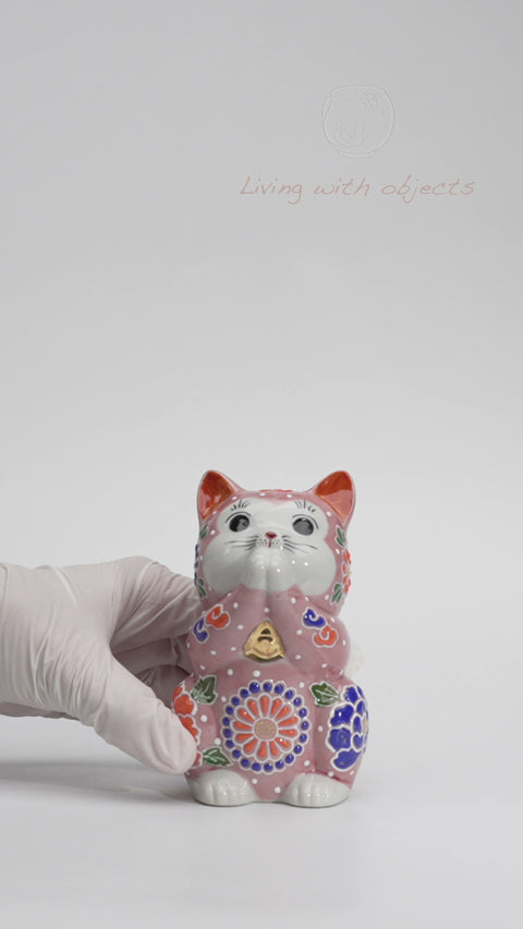 Betende Kutani-Katze, rosa | Chōhō Keramik mit Blumen, 11,3 cm