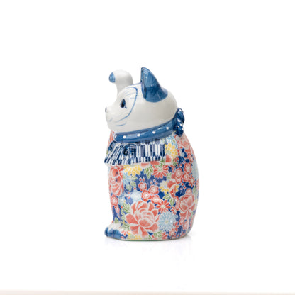 Side view of the blue floral lucky cat and blue collar.