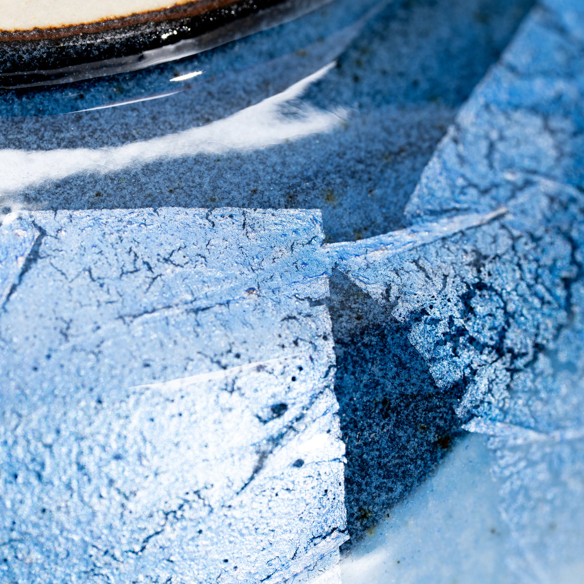 Blue and dark gray glazed panels around the bowl.