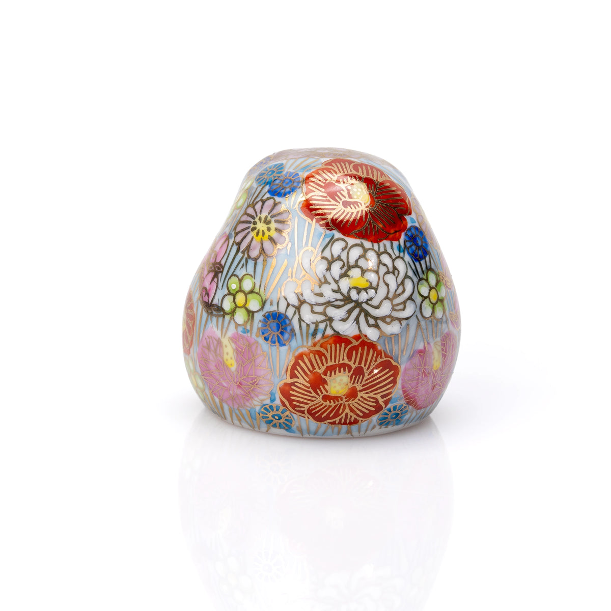 Side view of the Kutani daruma's multicolored flowers.