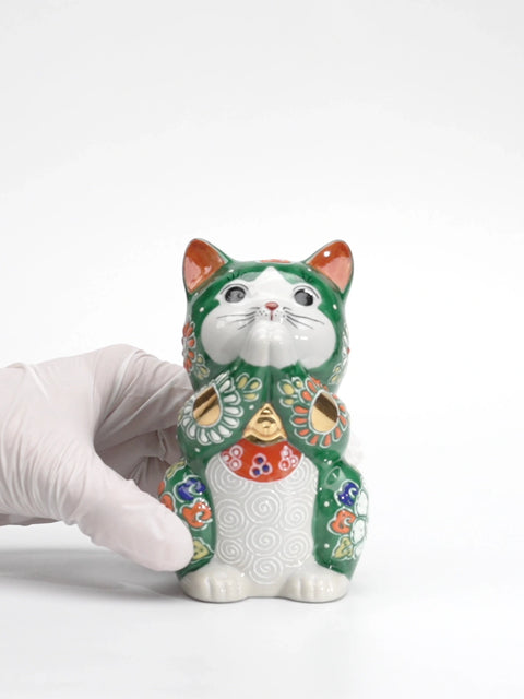 Green Kutani Praying Cat | Chōhō Floral Porcelain, 11.3 cm