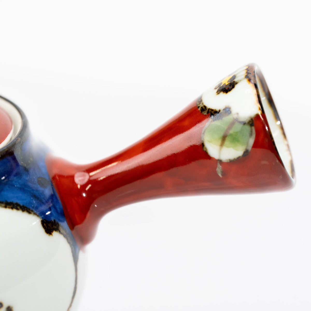 Red side handle with a painted green leaf.