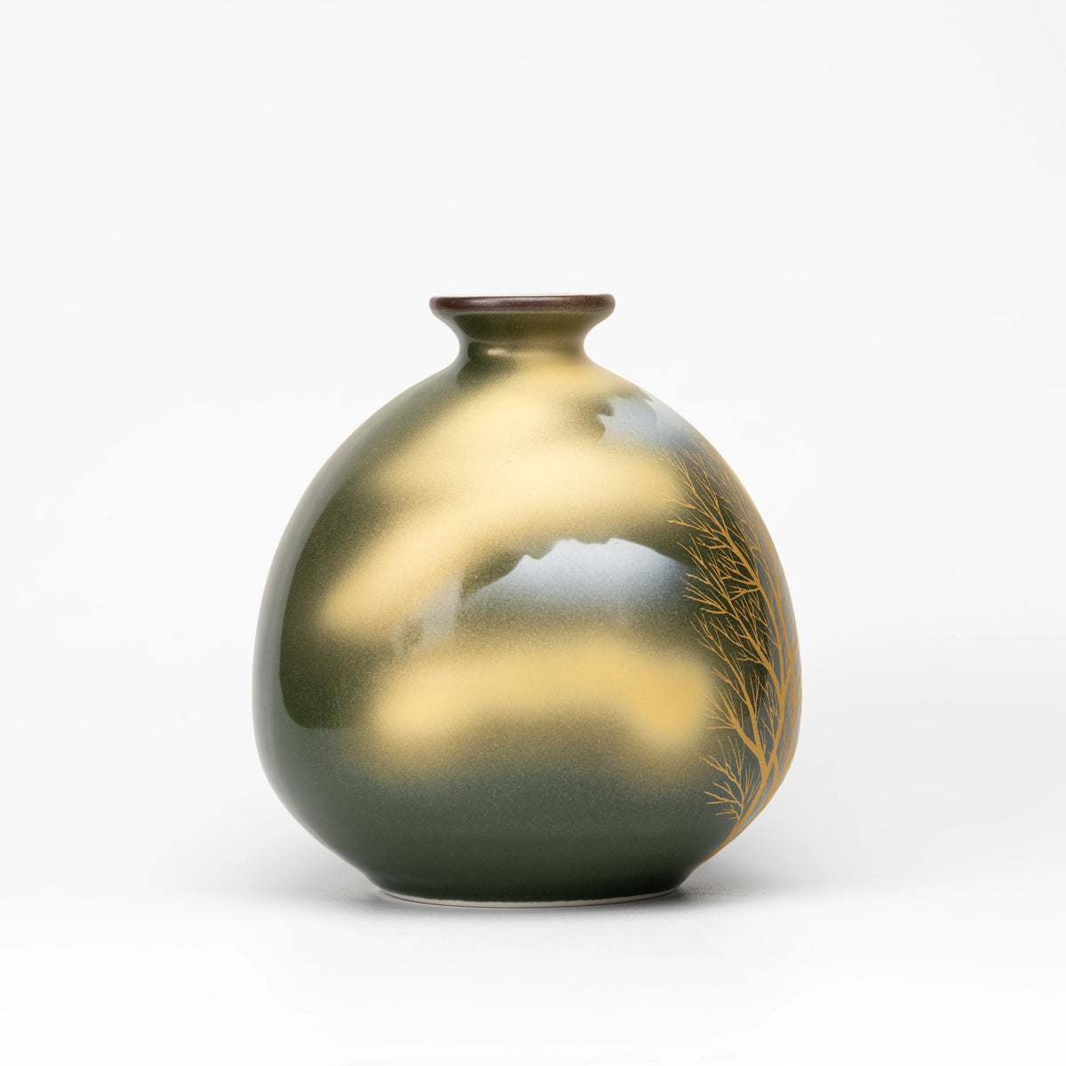 Opposite side of the vase with gold-colored and silver-white bands.