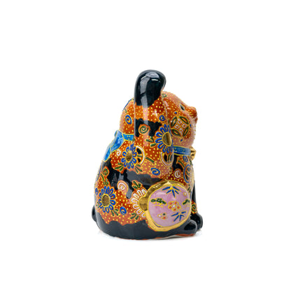 Side view of the lucky cat with a pale pink circular panel.
