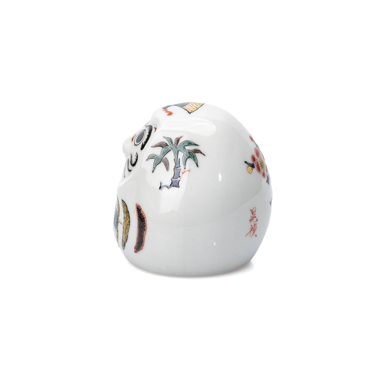 Bamboo decoration on the side of the white daruma.