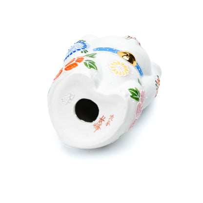 Underside of the white floral cat with a round opening.