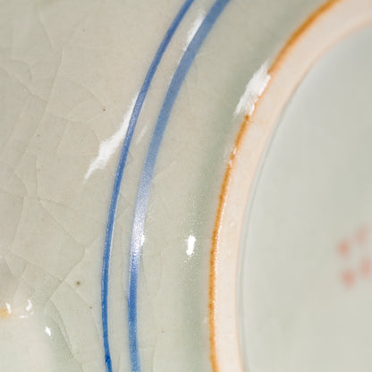 Two blue lines around the teapot foot.